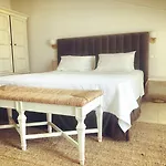 Alley Boutique And 4* アルゴストリオン