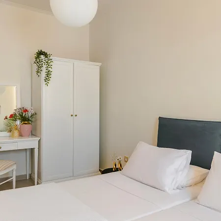 Alley Boutique And 4*