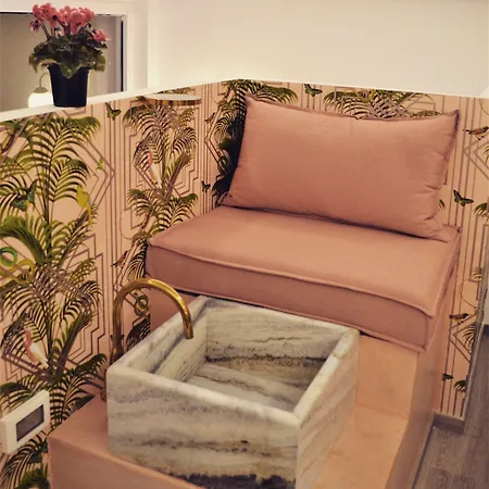 Alley Boutique And Hotel