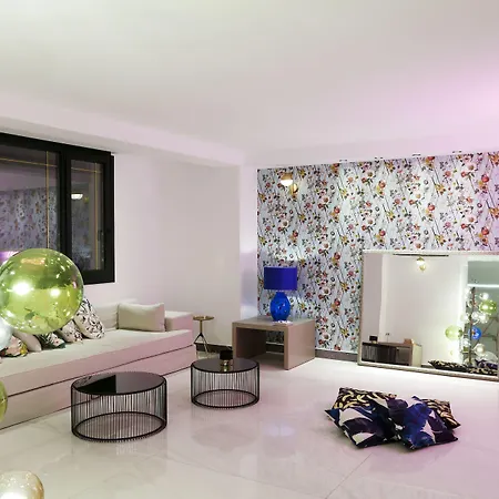 Alley Boutique And 4*